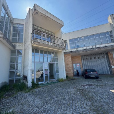 Armazém ( 661m2) - Freguesia de REBORDOSA, concelho de PAREDES 