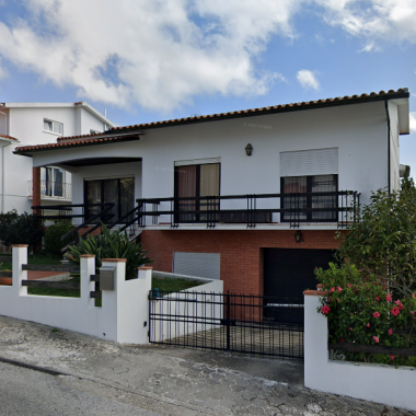 Quinhão hereditário que correponde a 1/6 da herança - composto por moradia de 3 pisos - AT 532m2; AC 177m2 - Freguesia de TAVAREDE, concelho de FIGUEIRA DA FOZ 