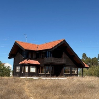 Herdade de Almada : Moradia Unifamiliar, com anexo e logradouro com piscina | Terreno rústico c/ moradia edificada ( construção não legalizada) - FOROS DE CHARNECA - BENAVENTE 