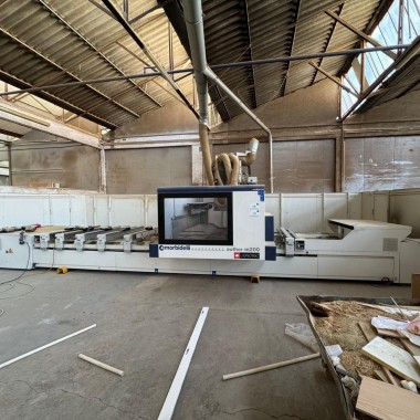 Equipamento de escritório | Máquinas de Carpintaria | Centro de Maquinação de 5 Eixos ( Penhor Mercantil) - Freguesia de REBORDOSA, Concelho de PAREDES 