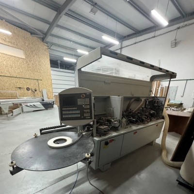 2 Contentores de obra | Grua Pergrua 20x225 | Compressor e respetivo depósito de ar | Esquadrejadora | Orladora | Miltufuradora de 3 cabeças | Material de Escritório - Póvoa de Lanhoso, Braga e Penamaior 