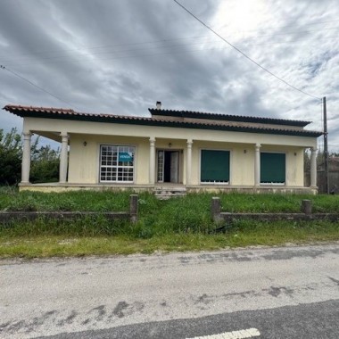 Moradia T3 c/ sotão amplo e logradouro ( Área Total 600m2 | Área de Implantação 188m2 e Área Bruta Privativa de 173m2) - Freguesia de SEIXO DE GATÕES, Concelho de MONTEMOR-O-VELHO