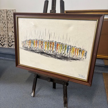 Pintura emoldurada em madeira que retrata uma procissão abstrata de figuras humanas coloridas e estilizadas, assinada no canto inferior direito como “MRUNGU 94”