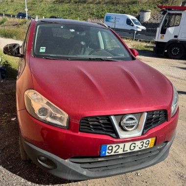 Viatura da marca Nissan, modelo Qashqai I - 1.5 DCI, com a matrícula 82-LG-39 | Existências | Matérias- Primas | Impressoras de rigidos, 3D e sublimação | Laminadora | Prensas Térmicas | Motor de Extração | Guilhotina manual | Macbook Pro Apple M2 16 | Microondas Silvercrest e Máquina de Café Delta Q 