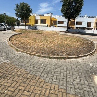 Lote de terreno com a área total de 264,5m2 - Freguesia de Santo António da Charneca, Concelho do Barreiro 