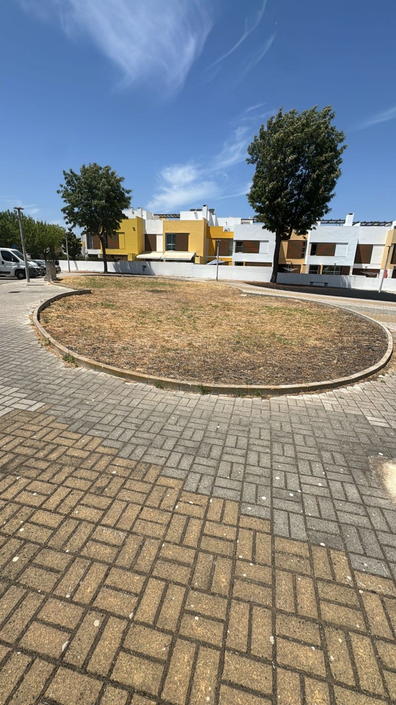 Lote de terreno com a área total de 264,5m2 - Freguesia de Santo António da Charneca, Concelho do Barreiro