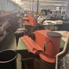 Balancé de braço da marca ATOM com mesa de apoio e mesa de corte manual