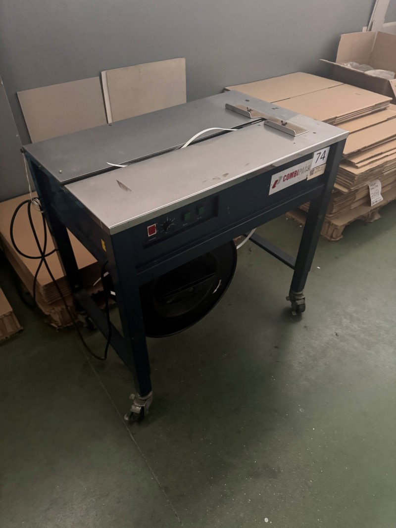 Máquina de cintar elétrica da marca COMBIPACK 