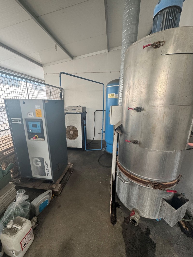 Compressor da marca ATLAS COPCO | Compressor da marca GNUTTI | Depósito de ar comprimido, secador de ar comprimido e central de aspiração