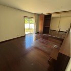 Moradia de r/c e 1º andar com terraço e logradouro - Freguesia de AVANCA, concelho de ESTARREJA 