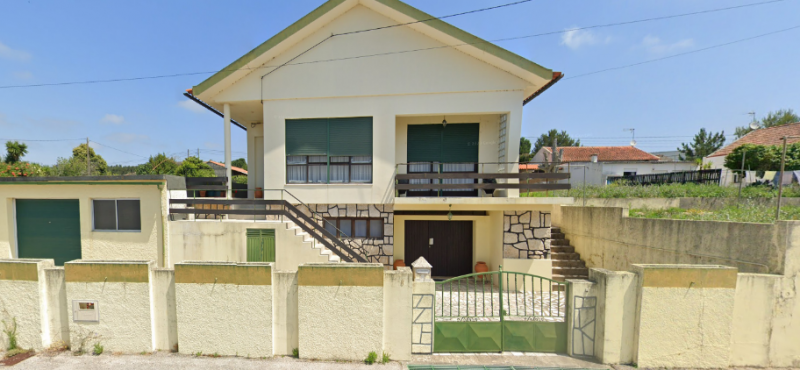 Quinhão hereditário que corresponde a 1/6 da herança - composto por moradia de 2 pisos ( AT 170m2 e AC 110m2) | Casa de arrecadações e arrumos | Garagem e Logradouro & 1/2 terreno rústico ( 24.440m2) - Freguesia de VILA VERDE, Concelho de FIGUEIRA DA FOZ 