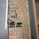 Traje de bandarilheiro | Cartaz em seda a anunciar uma tourada noturna na Praça de Touros de Vila Franca de Xira em 23 de julho de 1905, com a presença da sua majestade D. Carlos I. 