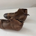 Botas antigas de rugby de couro, da marca Mark Cross