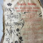 Cartaz em seda a anunciar uma tourada noturna na Praça de Touros de Vila Franca de Xira em 23 de julho de 1905, com a presença da sua majestade D. Carlos I. 