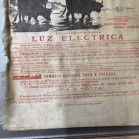 Cartaz em seda a anunciar uma tourada noturna na Praça de Touros de Vila Franca de Xira em 23 de julho de 1905, com a presença da sua majestade D. Carlos I. 