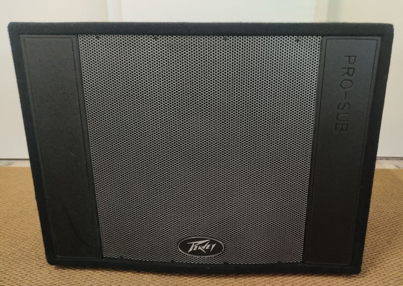 Conjunto de combo amplificador e subwoofer da marca Peavey