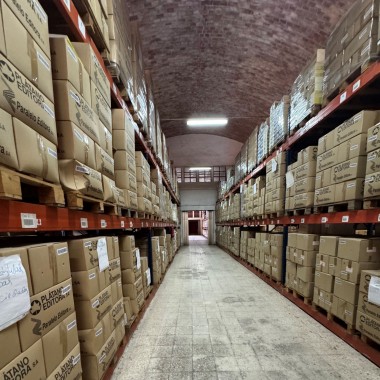 Mobiliário e Equipamento de Escritório | Estantes |Livros Escolares| Portas Paletes | Empilhadores| Máquinas Retráteis |Compressor |Balanças | Máquinas de Cintar |  Paletizadora - Freguesia de CORROIOS, Concelho SEIXAL 