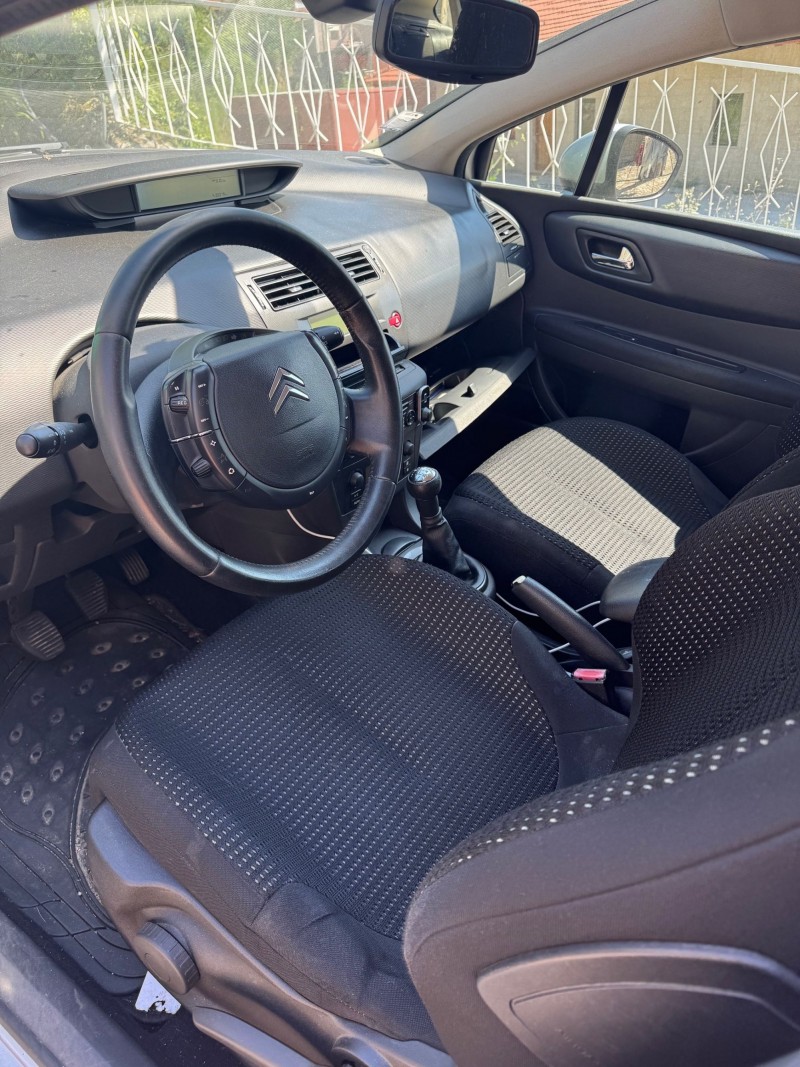 Viatura da marca Citroen, modelo C4, com a matrícula 53-IF-59, gasóleo  ( ano de 2009)