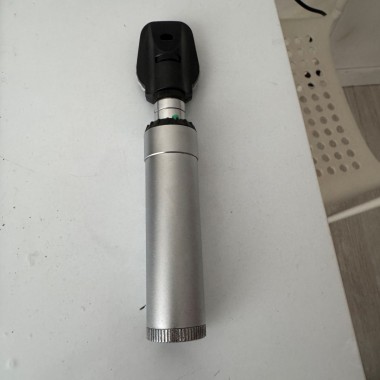 Viatura da marca Citroen, modelo C4, com a matrícula 53-IF-59, gasóleo ( ano de 2009) & Equipamento de Oftalmologia 