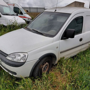 3 Viaturas da marca OPEL, TOYOTA e MITSUBISHI 