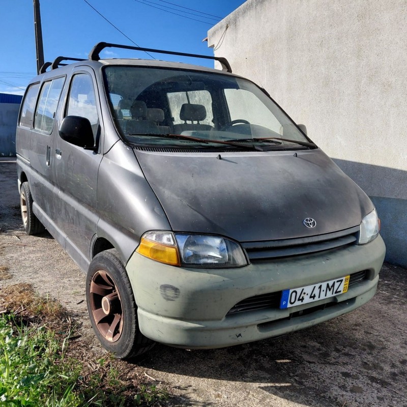Viatura da marca TOYOTA, modelo Hiace IV BUS, com a matrícula 04-41-MZ