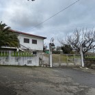 Quinhão hereditário que corresponde a 1/3, composto por casa da habitação T4 ( AT 4.453m2; área de implantação e construção 208m2 e área bruta privativa de 168m2) e composto por terreno rústico com a área total de 8.123m2 - Localizados na freguesia de CASTRO VICENTE, Concelho de MOGADOURO