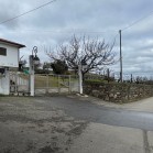 Quinhão hereditário que corresponde a 1/3, composto por casa da habitação T4 ( AT 4.453m2; área de implantação e construção 208m2 e área bruta privativa de 168m2) e composto por terreno rústico com a área total de 8.123m2 - Localizados na freguesia de CASTRO VICENTE, Concelho de MOGADOURO