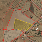 Quinhão hereditário que corresponde a 1/3, composto por casa da habitação T4 ( AT 4.453m2; área de implantação e construção 208m2 e área bruta privativa de 168m2) e composto por terreno rústico com a área total de 8.123m2 - Localizados na freguesia de CASTRO VICENTE, Concelho de MOGADOURO
