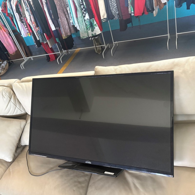 TV LCD da marca Eletronia com respetivo comando (51 polegadas) 