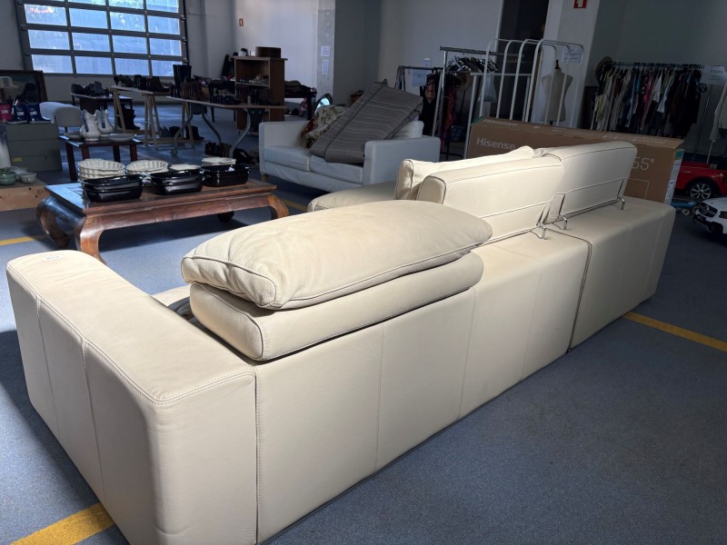 Chaise Longue em pele com 2 almofadas em pele