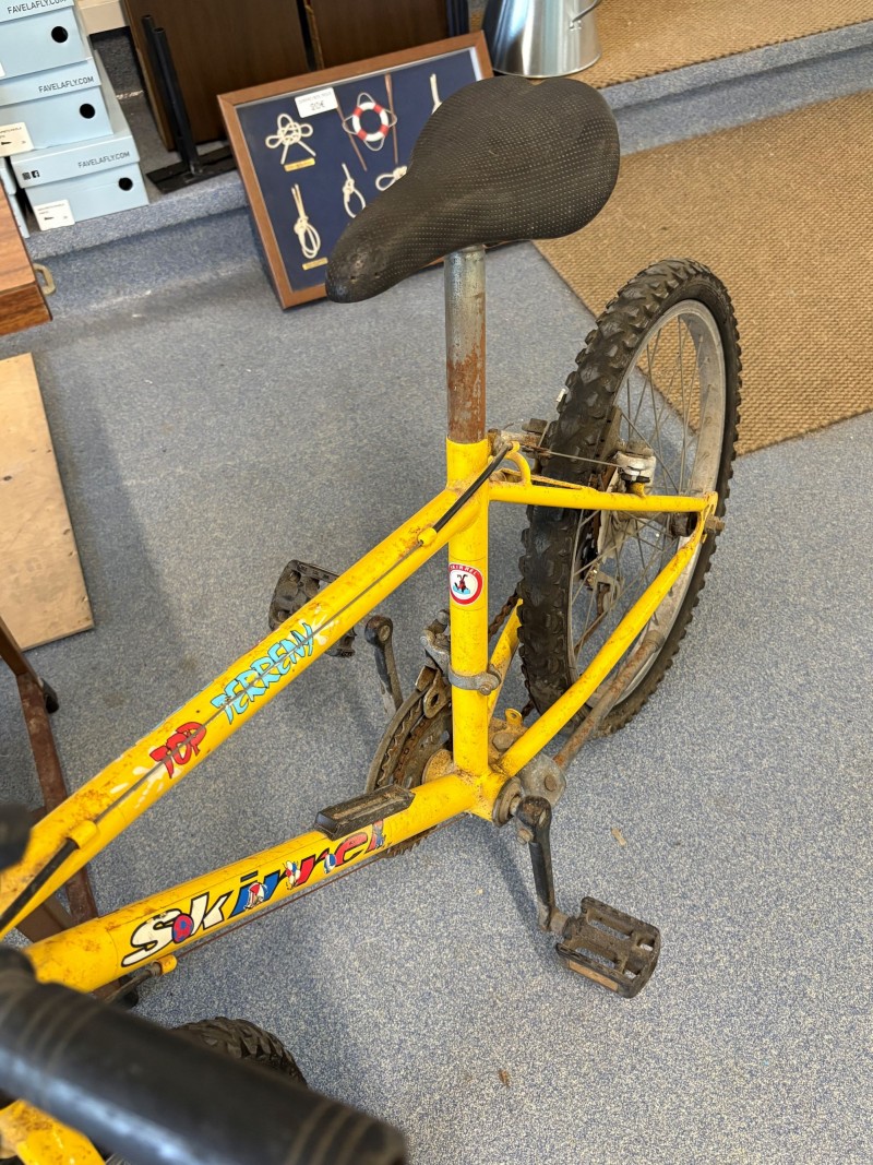 Bicicleta de passeio s/ marca visível