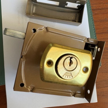 Fechaduras tipo Yale 720 da marca AGC com a referência Fainer 720B 